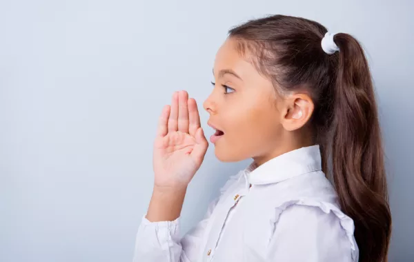 مخاطر ثرثرة الطفل و10 طرق للعلاج!