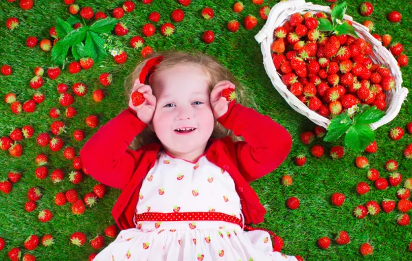 ما هي فوائد الفراولة للطفل؟