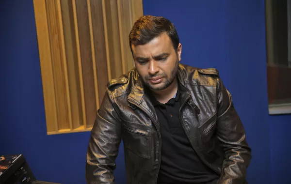 هكذا يستعد رامي صبري لألبومه الجديد.. صور من داخل الاستوديو