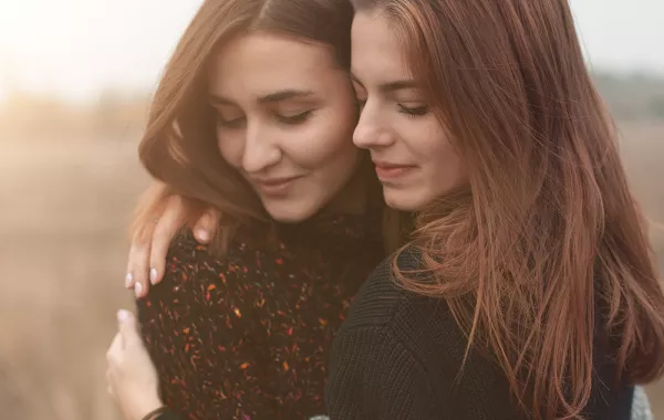 خيانة الأصدقاء.. كيف تغيِّر حياتنا؟