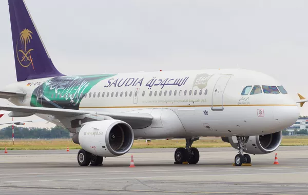نسيت رضيعها في المطار... فعادت الطائرة أدراجها
