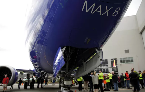 الإمارات تحظر تشغيل «بوينغ 737 ماكس 8» في الدولة
