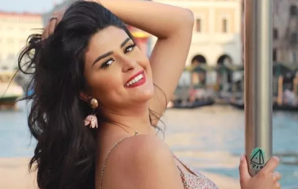 سلمى رشيد ترد على سخرية الكراسي الفارغة