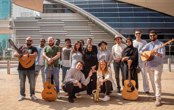 صباح موسيقي لركاب مترو دبي