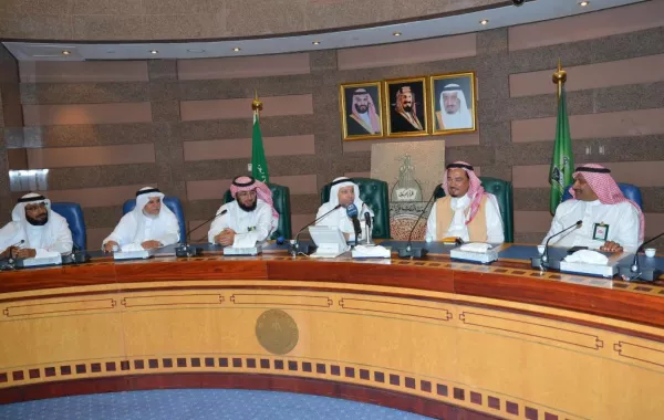 مدير جامعة الملك عبدالعزيز يدشن دليل دورات تعلم اللغة الصينية