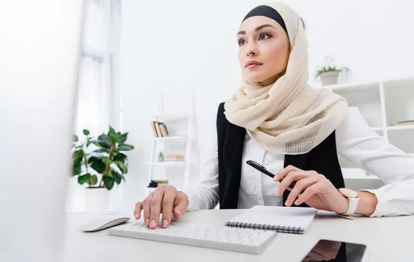 إيجابيات الاستقرار الوظيفي على شخصية المرأة