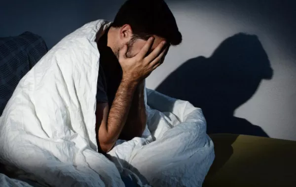 خبراء النوم ينصحونك: إذا كنت تعاني من الأرق.. غادر سريرك فورًا