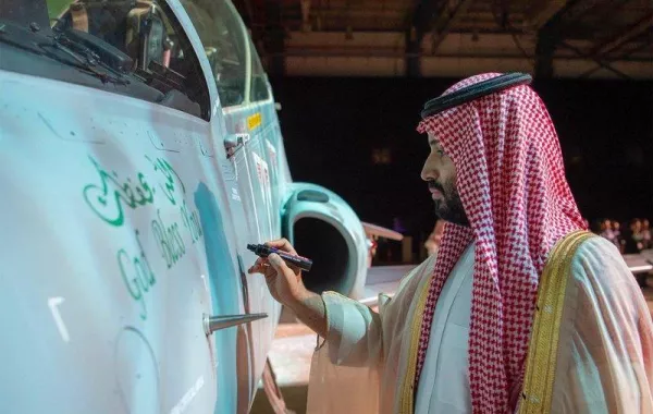 ولي العهد يدشن أول طائرة تدريب نفاثة من طراز "هوك"