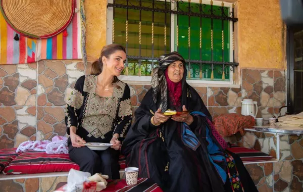خلال زيارة الملكة رانيا إلى وادي شعيب.jpg