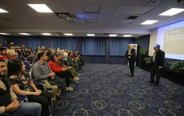 زيدان مع حضور الفيلم.JPG