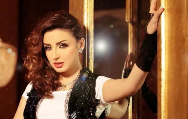 فيديو: أنغام تشوّق جمهورها لحفلها بالرياض