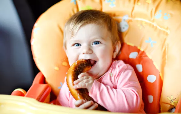 تجنبي هذه الأطعمة في السنة الأولى من عمر طفلك