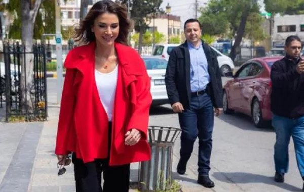 الملكة رانيا العبد الله في جبل اللويبدة بعمّان. jpg