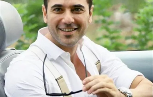 أحمد عز وروبي بطلا "علاء الدين والمصباح السحري" على المسرح