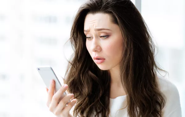 للبنات.. السوشيال ميديا تسبب الاكتئاب