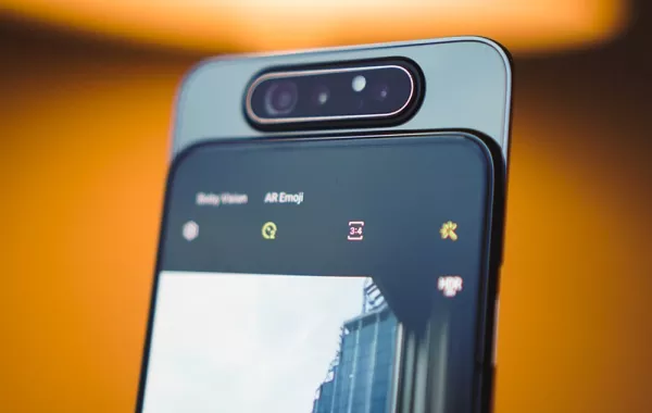 فيديو: مواصفات هواتف سامسونج وآبل وهواوي الأحدث