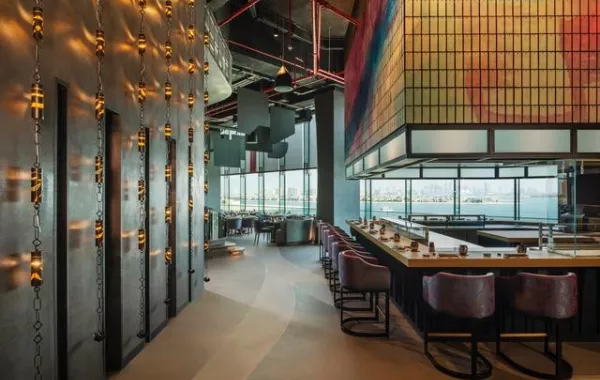 "باك آت برانش" في مطعم "أكيرا باك" 