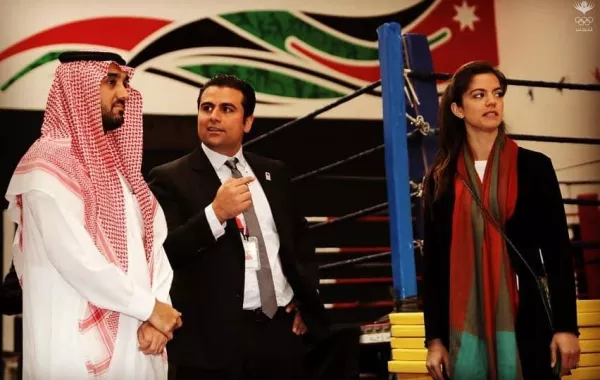 اطلع الامير عبد العزيز الفيصل على المرافق التي يتضمنها مركز الإعداد الأولمبي.jpg