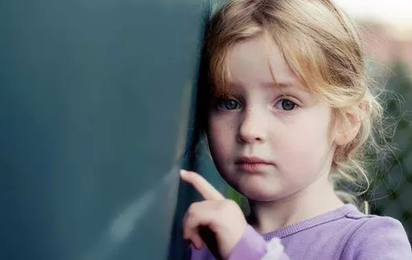 شاهد.. لحظة فرح استثنائية لطفلة يتيمة!