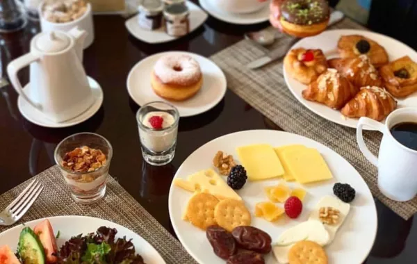 "الغذاء والدواء" تُلْزِمُ مطاعمَ الشرقية بقائمة السعرات الحرارية منتصف رمضان2019