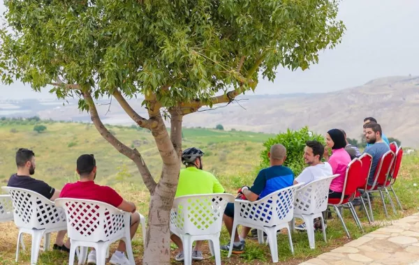 الأمير الحسين بن عبد الله الثاني يمضي الظهيرة في منطقة أم قيس