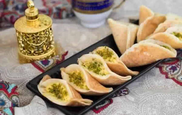 «القطايف» طبق رمضاني اختلفت حوله الروايات وتغنّى به الشعراء