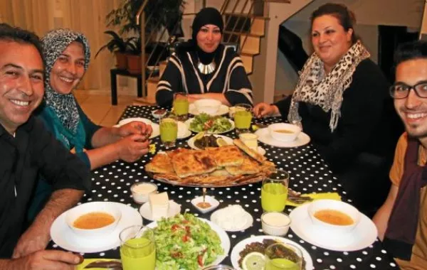 كيف يعيش مليون مهاجر تونسي ليالي شهر رمضان؟