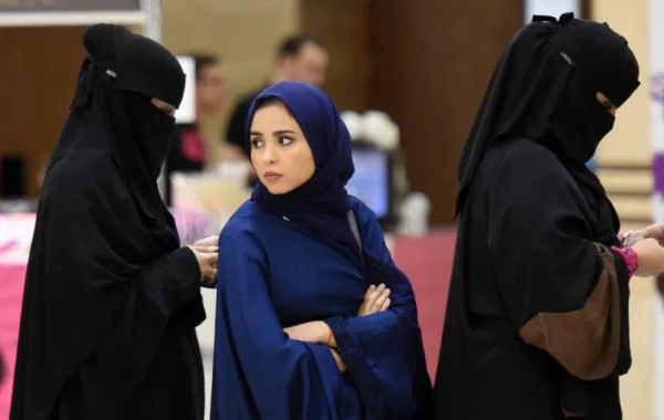 العمل....تشدد على دوام المرأة العاملة في رمضان بـ 6 ساعات يومياً