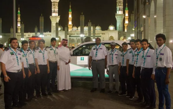 300 كشاف يُساهمون في تقديم الخدمة لزوار المسجد النبوي