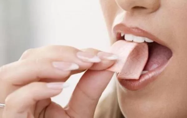 دراسة جديدة تحذر من مادة خطيرة في العلكة تسبب السرطان