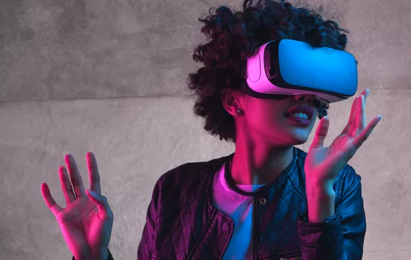 أول صالة رياضية تمزج التمارين البدنية بتقنية الواقع الافتراضي!