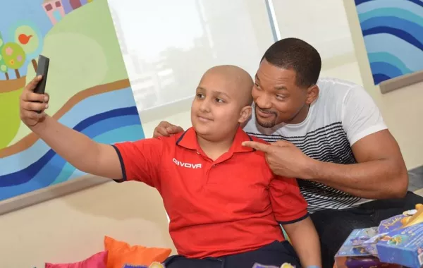 الأميرة غيداء تستقبل الممثل ويل سميث في مركز الحسين للسرطان