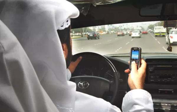 السب بالإشارة ..يقود خليجي إلى المحكمة في الإمارات 