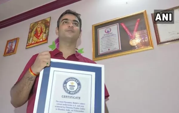 يحل لغز 9 مكعبات تحت الماء ويدخل موسوعة غينيس