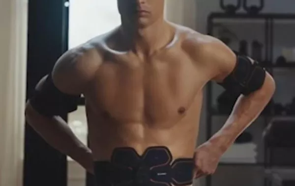 كريستيانو رونالدو متهم بالنصب لترويجه لجهاز رياضي مزيف!