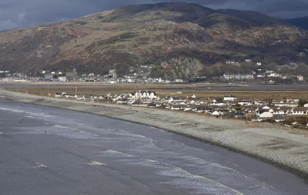 قرية بريطانية سيبتلعها البحر!