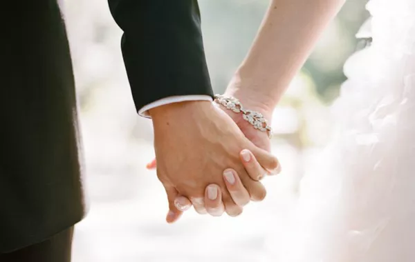 رجل يطلق زوجته لأنها لا تنجب سوى الذكور!