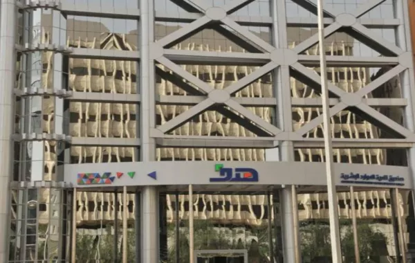 هدف: يستعرض البرامج الموجهة للباحثين عن عمل وأصحاب المنشآت في غرفة الرياض