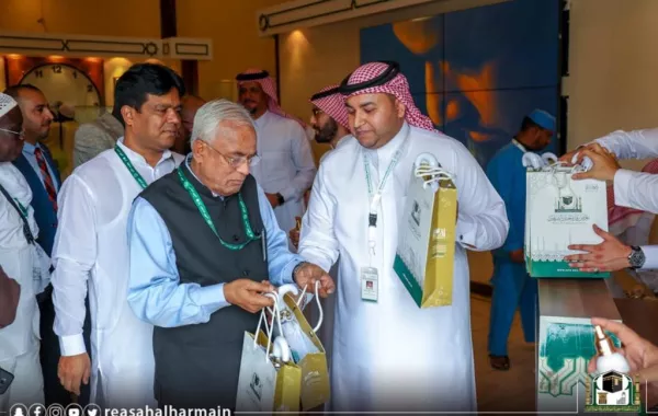 الوفد الإعلامي المشارك في قمم مكة في زيارة لمعرض عمارة الحرمين