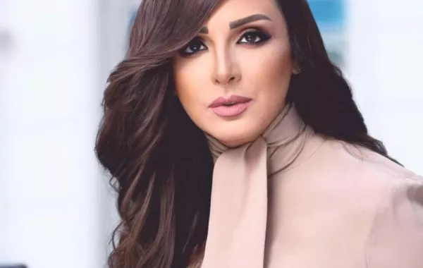أنغام تلتقي المطرف في أرض المعارض