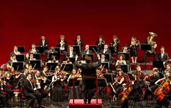 السعودية تستضيف عروض أوركسترا «لاسكالا» الإيطالية