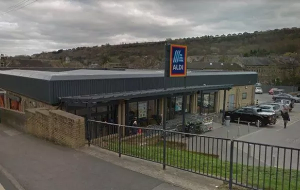 كلب يتسبب في طرد صاحبه من السوبرماركت