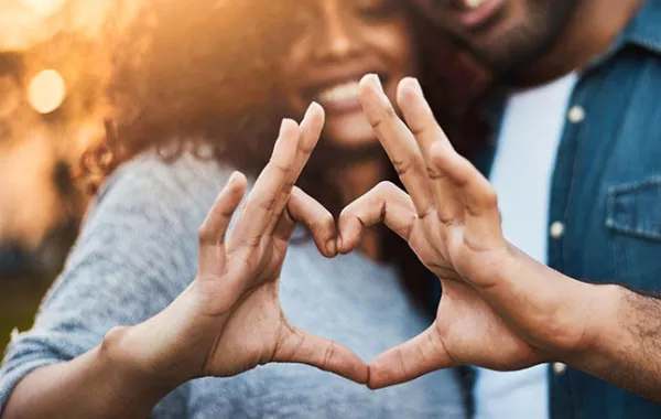 10 رسائل حب وغرام قصيرة بين المتزوجين