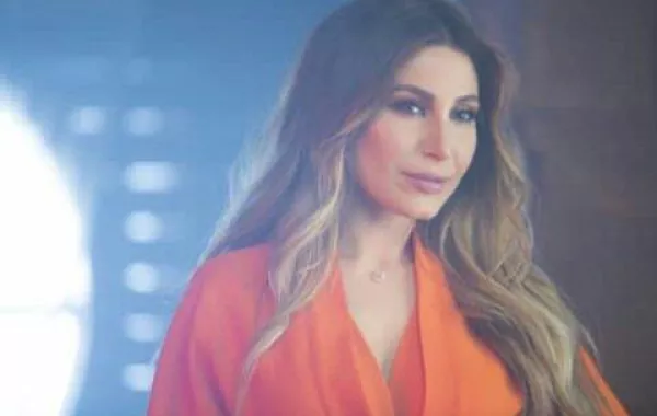 يارا "سائقة تاكسي" في أغنيتها المصورة  "شو بدو"