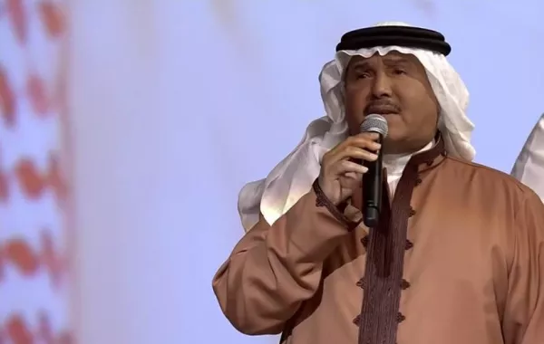 فيديو: جرادة "القصيم" تحط على جبين محمد عبده