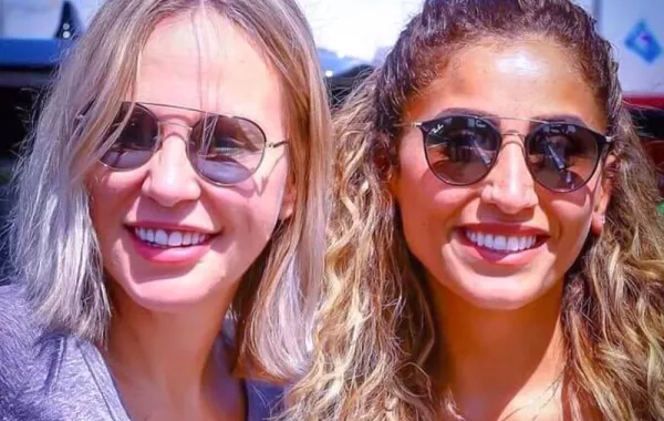 بالصور: دينا الشربيني ترد على شائعات خلافاتها مع شيرين رضا "طليقة" عمرو دياب