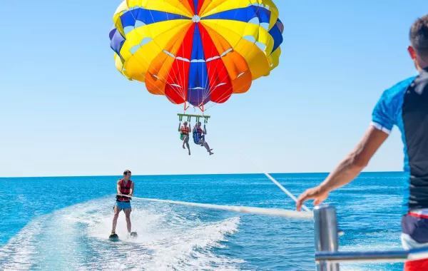 اماكن ترفيه في دبي لممارسة الرياضات المائية