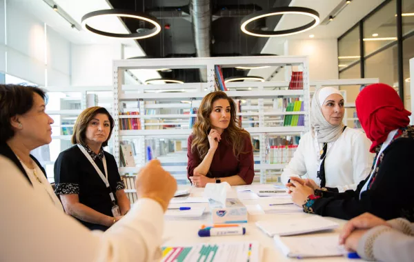 الملكة رانيا تتابع سير عمل أكاديمية الملكة رانيا لتدريب المعلمين