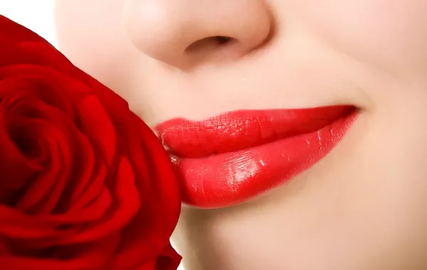 5 أسرار للحصول على شفاه ممتلئة كالنجمات