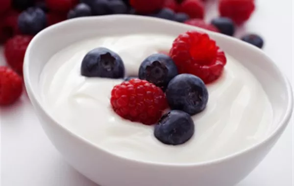 دراسة: الزبادي يحمي الرجال من خطر سرطان الأمعاء!
